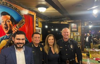 Reunión Comunitaria Desayuno Chorizo presento al nuevo jefe interino de la policía de Dallas