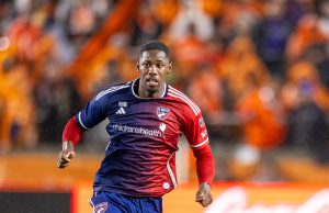 El FC Dallas inicia su temporada 30.ª en la MLS con victoria 2-1 en derbi de Texas