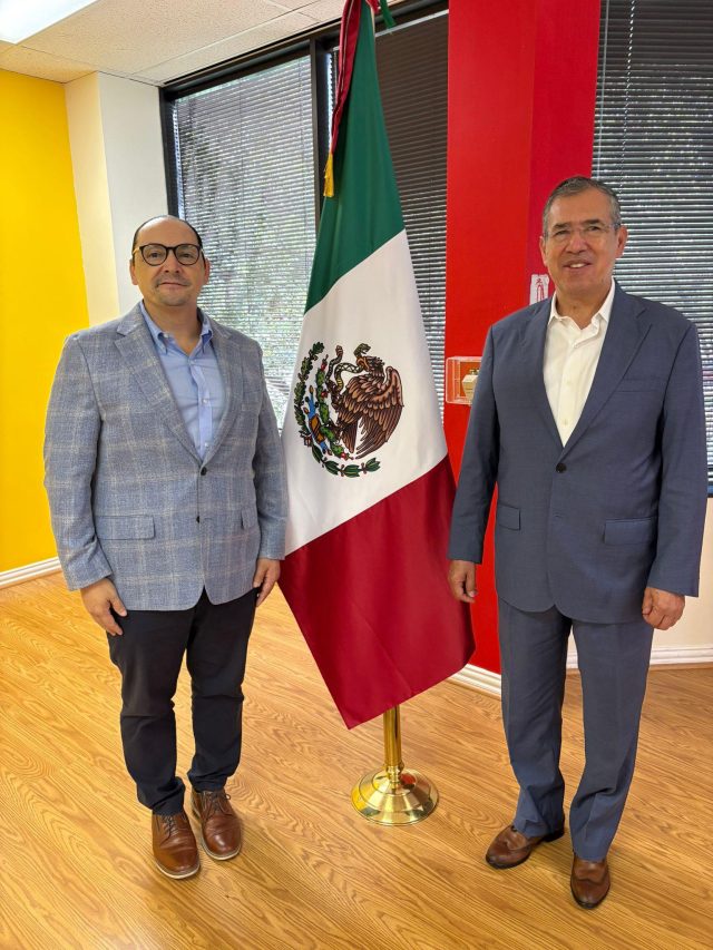 Consul Francisco De la Torre y Luis Rodríguez Bucio.
