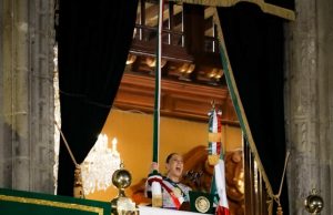 ¡VIVA MÉXICO!: CLAUDIA SHEINBAUM HACE HISTORIA CON SU PRIMER GRITO ANTE UN ZÓCALO ABARROTADO