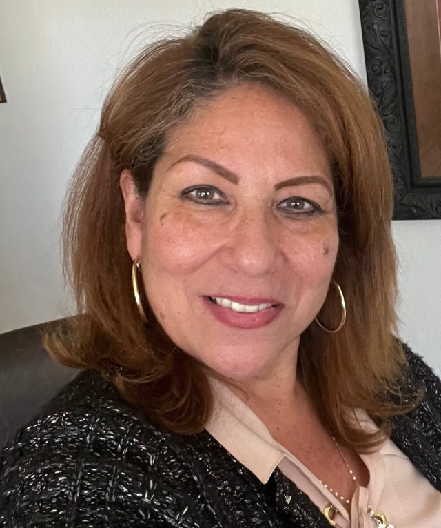 Mary Dominguez Santini Profesiobnal
