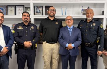 Líderes comunitarios, escuelas y negocios se unen en apoyo a boficiales de la Policia de Dallas