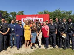 Desayuno de agradecimiento en Oak Cliff entre la comunidad y oficiales de policía de Dallas
