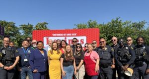 Desayuno de agradecimiento en Oak Cliff entre la comunidad y oficiales de policía de Dallas