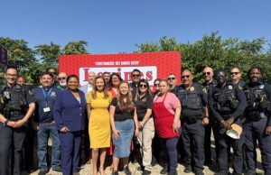 Desayuno de agradecimiento en Oak Cliff entre la comunidad y oficiales de policía de Dallas