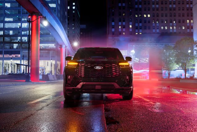 2027_Ford_Explorer_ST_Sinister_package_2