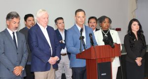 Rafael Anchia, Representante Estatal atiende quejas de Camioneros de Texas que han cerrado sus negocios por culpa del Gobernador Greg Abbott