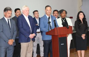 Rafael Anchia, Representante Estatal atiende quejas de Camioneros de Texas que han cerrado sus negocios por culpa del Gobernador Greg Abbott