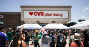 Doctor Simi Conquista Texas: Fiesta, Nostalgia y Precios Accesibles.